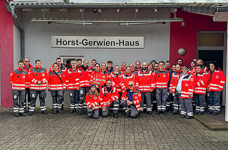 Faschingsumzug Eggenstein-Leopoldshafen: DRK Eggenstein-Leopoldshafen sorgt gemeinsam mit weiteren Bereitschaften für Sicherheit DRK Eggenstein-Leopoldshafen mit DRK-Bereitschaften aus dem Umkreis
