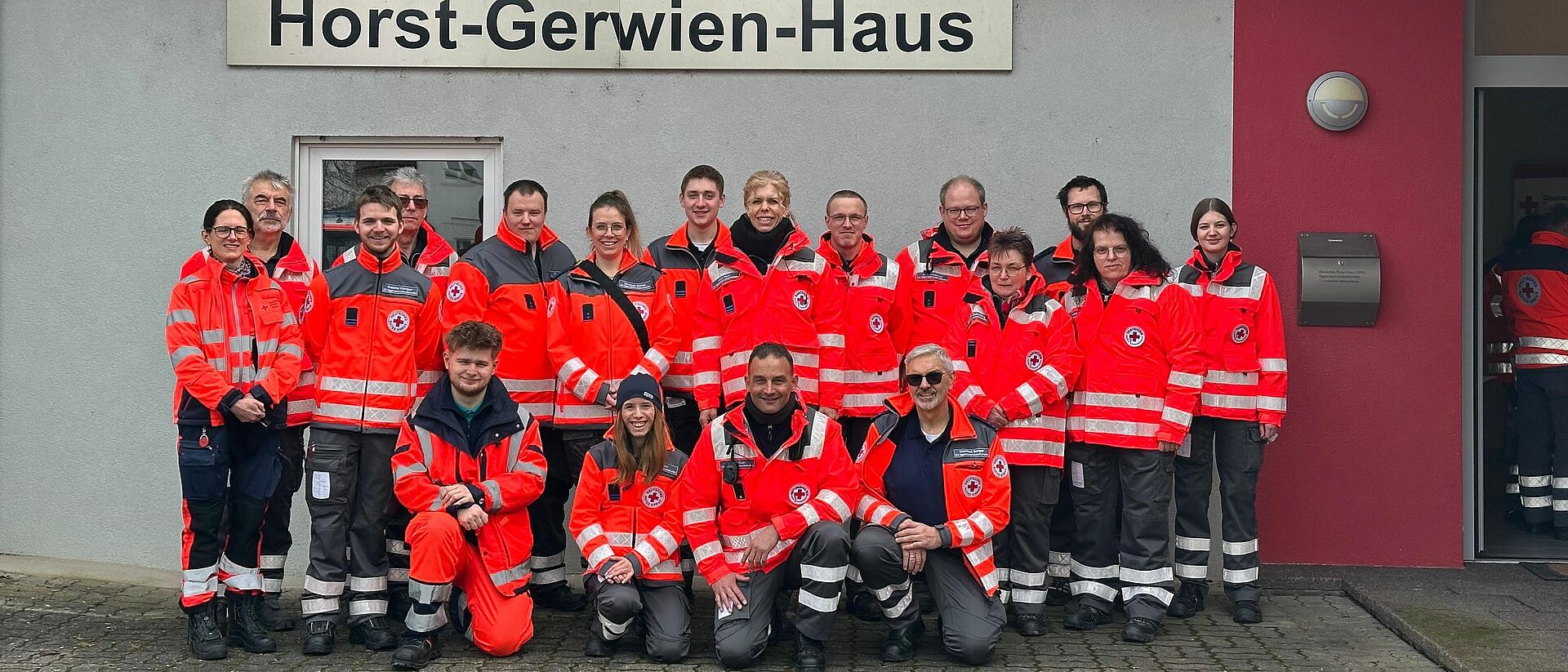 DRK Bereitschaft Gruppenbild DRK Einsatzkräfte der Bereitschaft Eggenstein-Leopoldshafen
